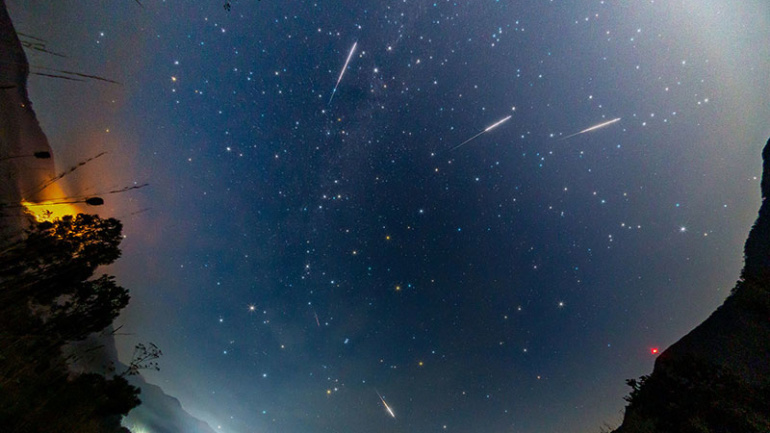 Импресивни фотографии од Метеорскиот дожд Персеиди низ објективот на Стојан Стојановски
