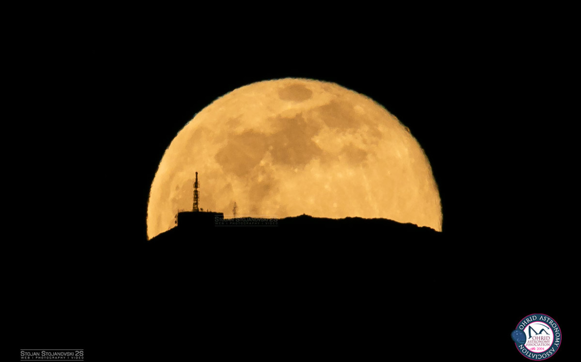 Полна Месечина со Антената на Пелистер